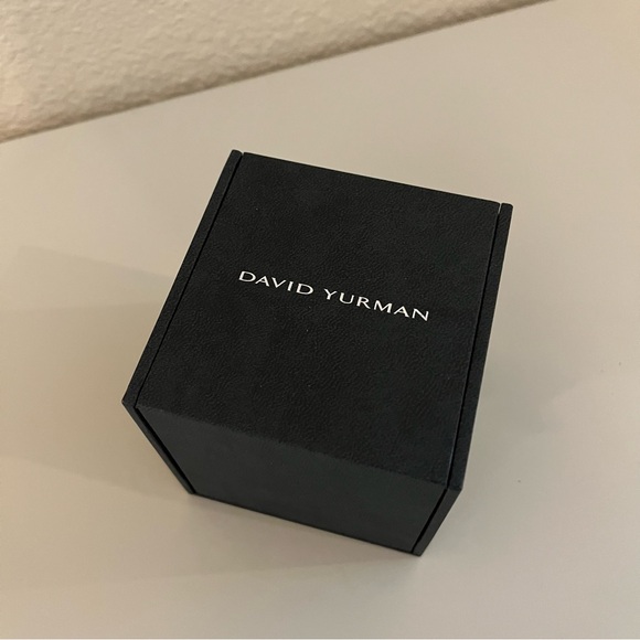 David Yurman Chatelaine Garnet Heart Stud Earrings
18K Yellow Gold - Picture 16 of 16